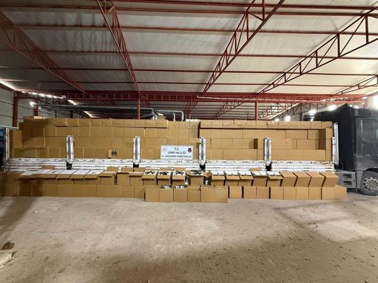 İzmir'de 12 milyon 720 bin bandrolsüz makaron ele geçirildi