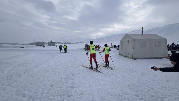 Yüksekova'da 365 sporcunun katıldığı Türkiye Kayaklı Koşu Eleme Yarışması başladı
