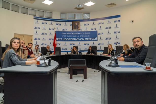 İzmir'i sağanak vurdu; 320 konut, 78 iş yeri ve 5 kamu binasını su bastı (3)