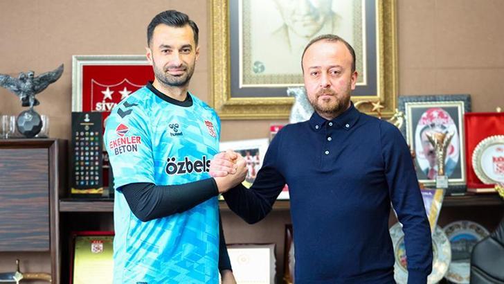 Kaleci Gökhan Akkan Sivasspor'da
