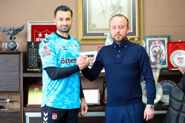 Kaleci Gökhan Akkan Sivasspor'da