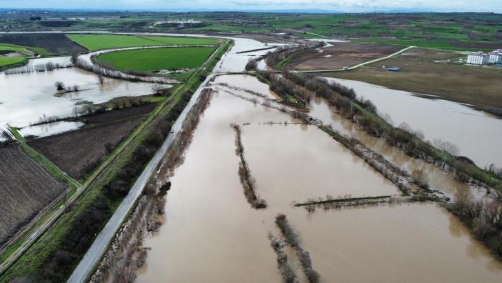 Metrekareye 60 kilogram yağış düşen Edirne’de, Tunca Nehri’nde su seviyesinde kritik artış