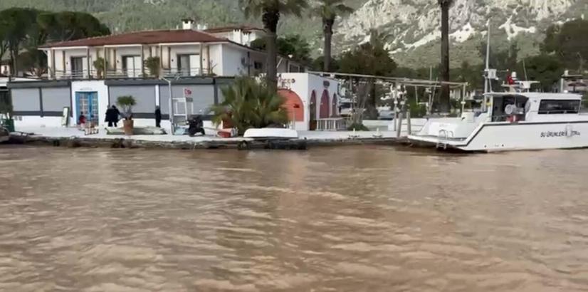 'Sakin Şehir'de denizin rengi değişti