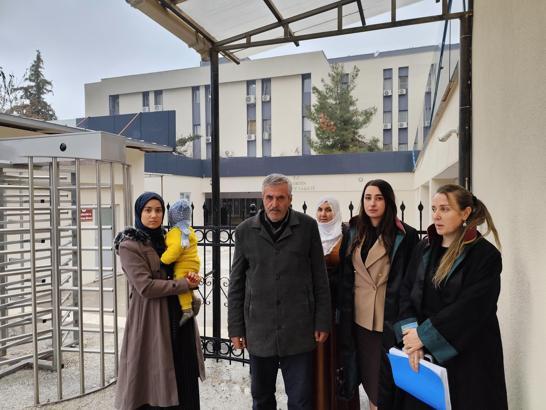 Aracına bomba koyan oğlunun tahliyesini istedi