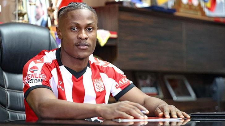 Sivasspor Jonathan Okoronkwo'yu renklerine bağladı