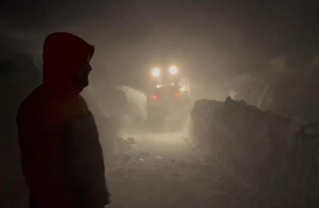 Tipide araçlarında mahsur kalanları ekipler kurtardı