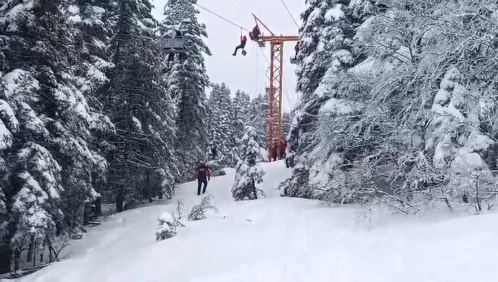 Uludağ'da telesiyejde mahsur kalan 51 kişi, 3 saat sonra kurtarıldı- Yeniden