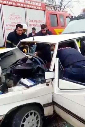 Gaziantep'te 3 otomobil çarpıştı; 1 ölü, 6 yaralı