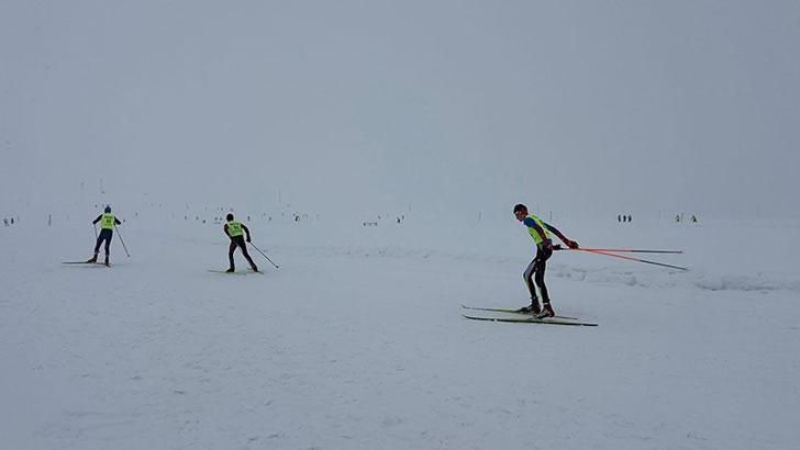 Yüksekova'da düzenlenen Kayaklı Koşu 1. Etap Yarışması sona erdi