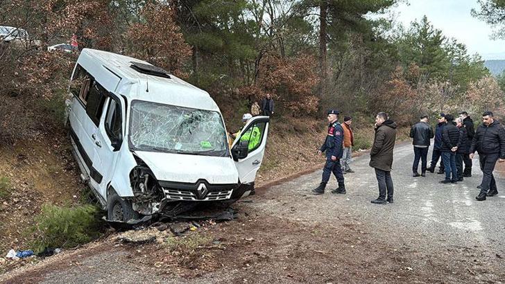 Senagalli öğrencileri taşıyan minibüs, alt yola uçtu: 17 yaralı