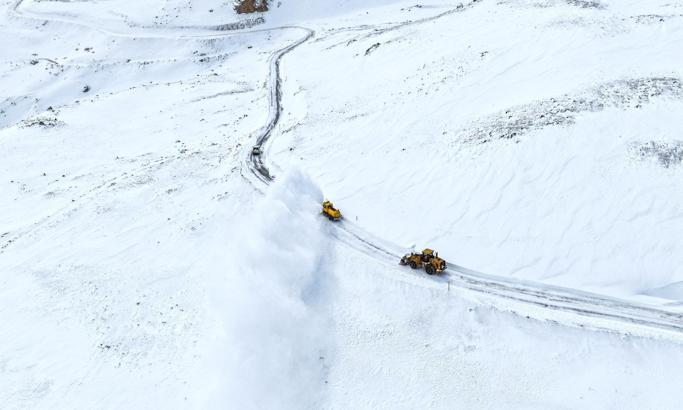 Van'ın 6 ilçesinde kar yağışı; 78 yerleşim yeri ulaşıma kapandı
