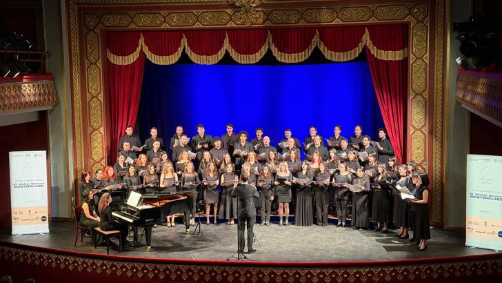 Devlet Çoksesli Korosu'nun koro şeflerine yönelik eğitimi tamalandı