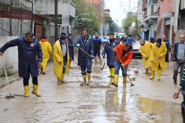 Yüreğir'de su baskınının yaraları sarılıyor