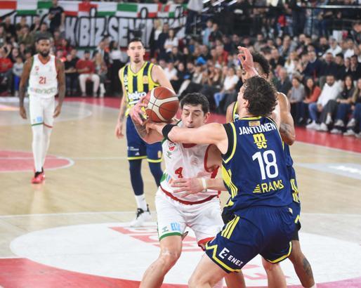 Karşıyaka parkede direnemedi