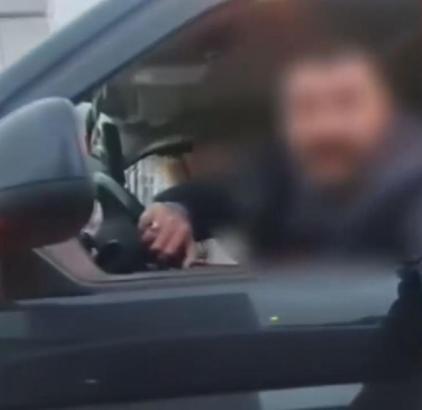 İstanbul - Ümraniye'de tartıştığı kişinin aracının önünü kesen sürücü yakalandı