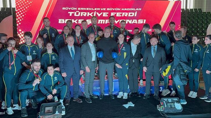 Fenerbahçe Kulübü Başkanı Sadettin Saran, Türkiye Boks Şampiyonası'nı takip etti