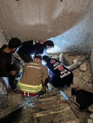 Asansör boşluğuna düşerek yaralanan kişiyi itfaiye kurtardı