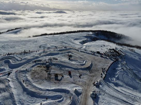 Dünya Kar Motosikleti Şampiyonası’nın ilk ayağı sis bulutu üzerinde tamamlandı