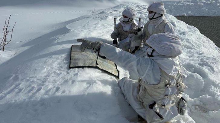 2'nci Ordu birliklerinden karlı arazide hudut emniyeti çalışması