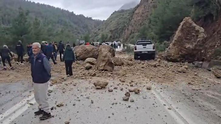 Antalya- Isparta karayolunda heyelan