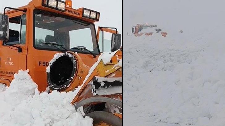 Karayolları kar küreme aracına çığ düştü, operatör sağ kurtarıldı