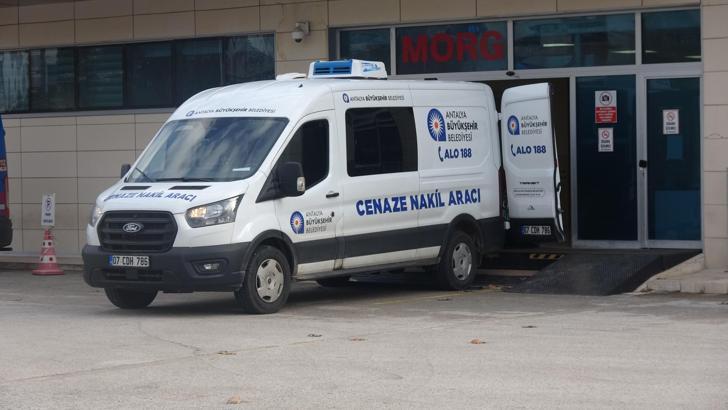 Antalya'da yolcu otobüsü devrildi; 9 ölü, 25 yaralı (9)