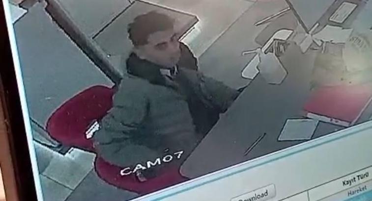 İstanbul- Sultangazi'de iş başvurusu için geldiği mağazada müdürün telefonunu çaldı