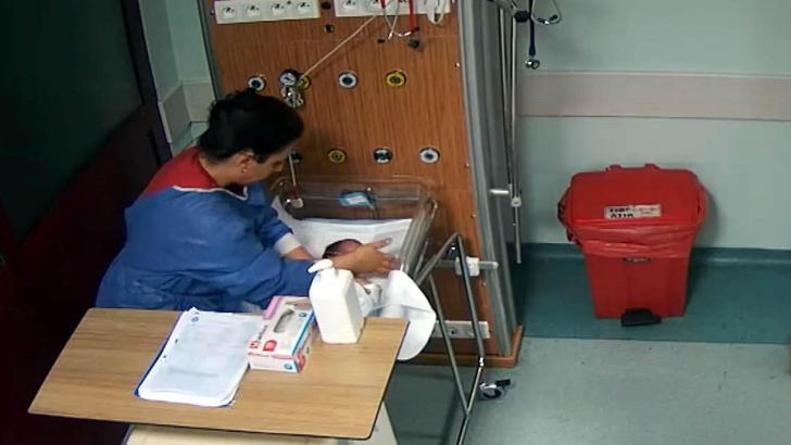 Kahramanmaraş’ta, hemşirenin başka bir bebeği daha darbettiği görüntüler ortaya çıktı