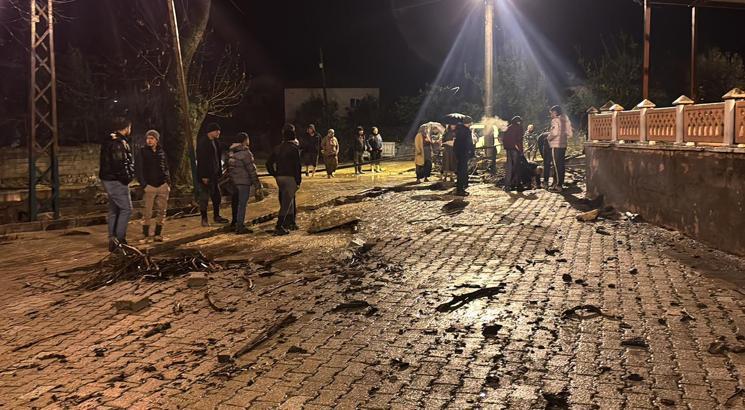 Dere taştı, arazi ve bahçeleri su bastı