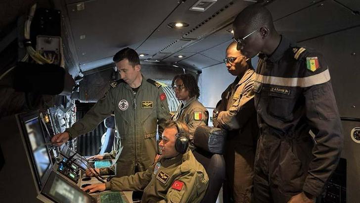 Deniz Kuvvetleri'nden Senegal hava sahası ve deniz yetki alanlarında eğitim uçuşu