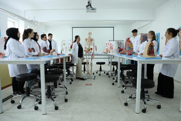 BARÜ sağlık eğitiminde kalitesini Hemşirelik Bölümününakreditasyonuyla tescilledi