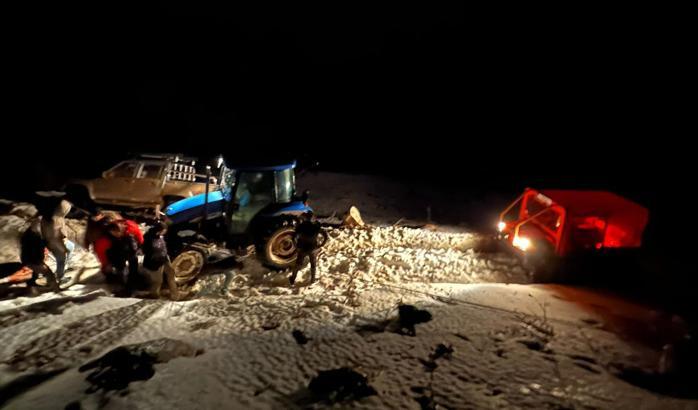 Off-road için gittikleri dağda mahsur kalanlar kurtarıldı