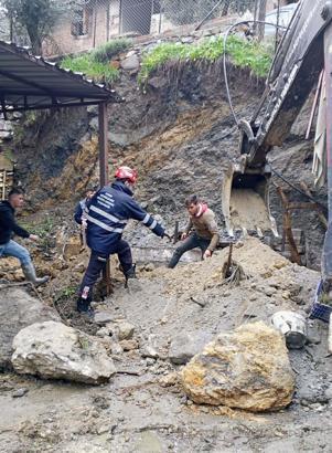 Aydın'da sağanak nedeniyle istinat duvarı çöktü; altında kalan 4 koyun öldü