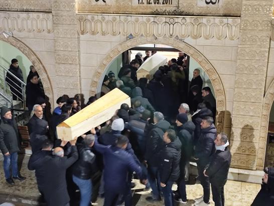 Evde çıkan yangında çift öldü, 2 kişi dumandan etkilendi (3)