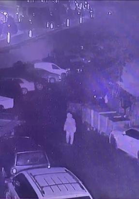 İstanbul - Maslak’ta ısınmak için ateş yaktı 5 araç küle döndü: Ateş yayılınca kaçtım