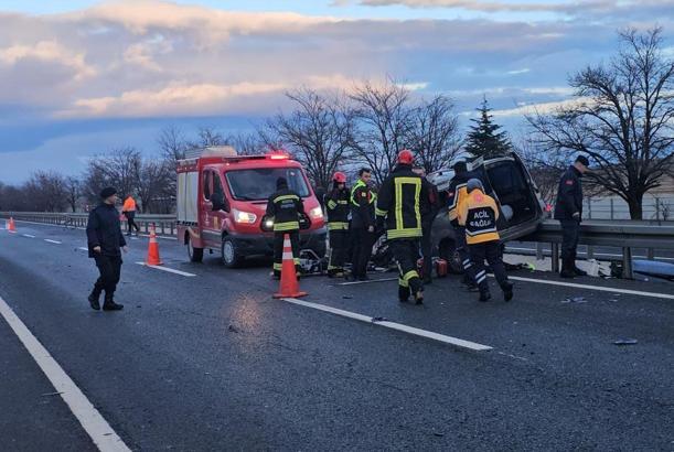TIR, kaza yapan hafif ticari araca çarptı: 1 ölü