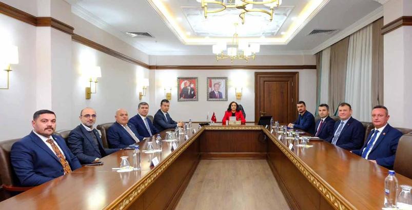 Cumhuriyet Meydanı ve çevresine yapılacak projeler konuşuldu