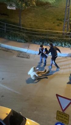 İstanbul - Şişli’de sokaktaki tartışma sonrası kendini yerden yere atan kadın direği yumrukladı