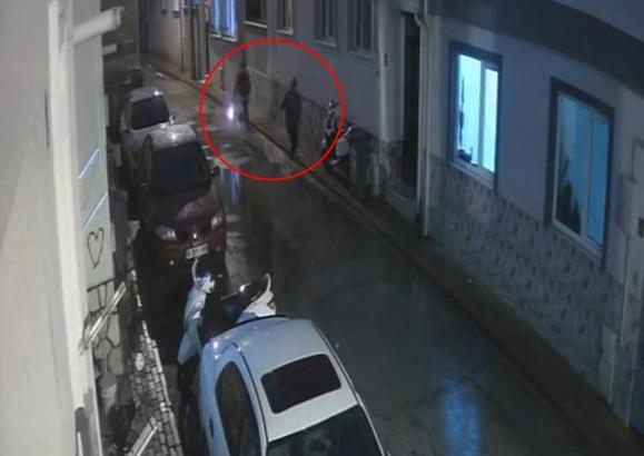 Bursa’da kurusıkı tabancayla rastgele ateş açan şüpheliler kamerada