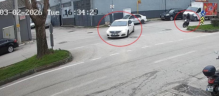 Yaralı motosiklet sürücüsüne yardım etmek yerine otomobilindeki hasara baktı