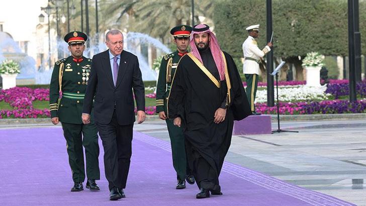 Cumhurbaşkanı Erdoğan, Suudi Arabistan’da resmi törenle karşılandı