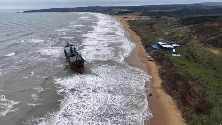 Sarıyer'de karaya oturan gemide tahliye talebinde bulunan kaptan kurtarıldı