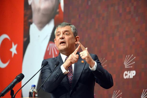 Özgür Özel, Kahramanmaraş’ta depremde ölenlerin mezarlarını ziyaret etti (2)