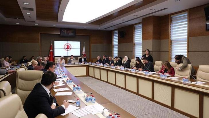 Komisyonda, 'Dijital Mecralarda Çocuklarımızı Bekleyen Tehdit ve Riskler Raporu' kabul edildi