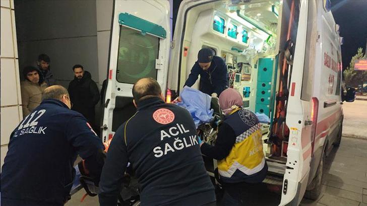 Birlikte yaşadığı kadınla tartışırken cama yumruk atınca yaralandı