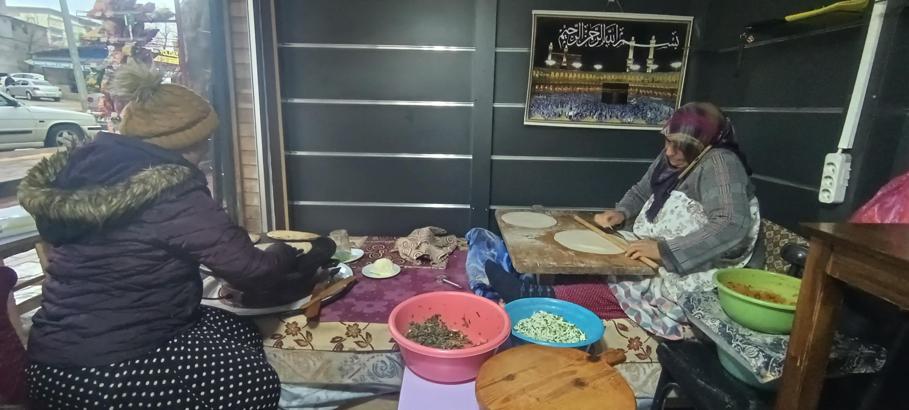 Depremzede kadınlar, açtıkları iş yerinde hem birbirine hem de ailelerine destek oluyor