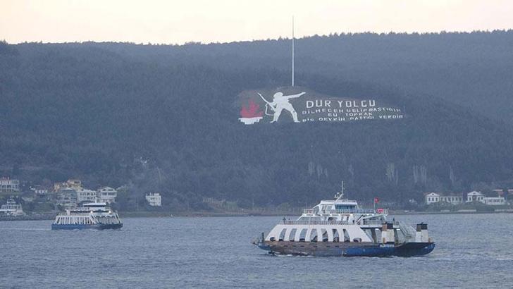 Bozcaada ve Gökçeada'da feribot seferlerine fırtına engeli