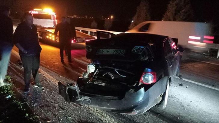 Kazada ağır hasar alan otomobilden yara almadan çıktı