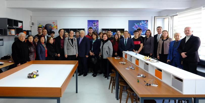 Hayırseverlerden eğitime destek