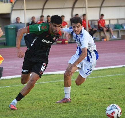 Karşıyaka'da Erhan ve Mücahit dönüyor